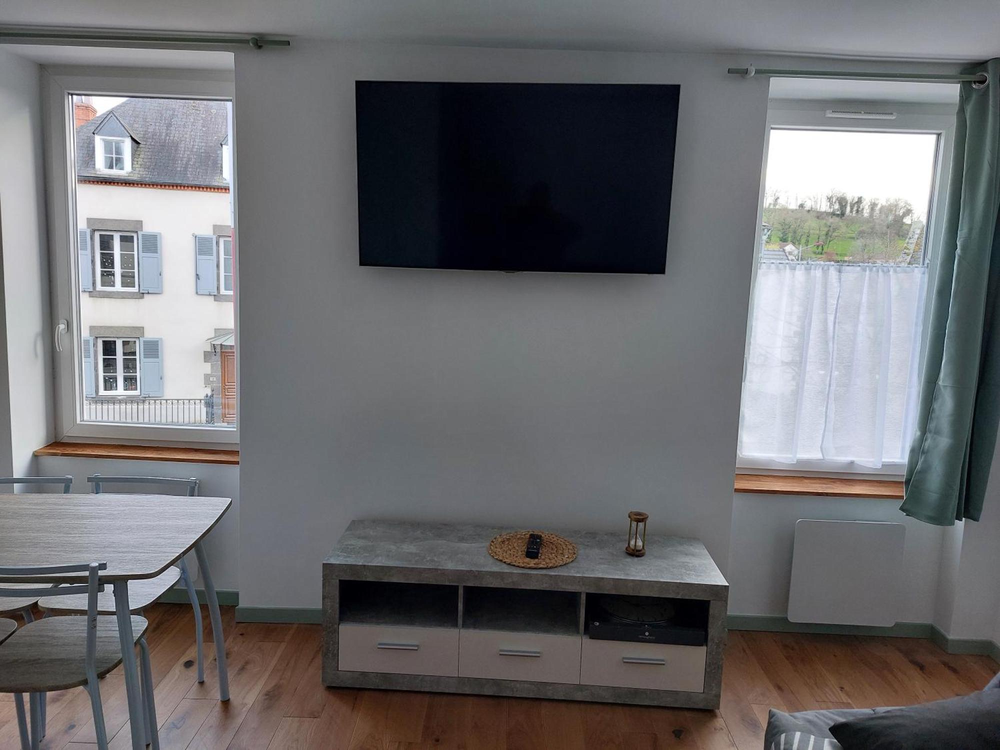 Studio Refait A Neuf Clos Saint Genest Manzat Экстерьер фото